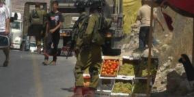 الاحتلال يزيل بسطات تجارية عند مدخل بلدة عناتا