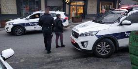 الاحتلال يسلم مقدسية قرارا إبعاد عن المسجد الأقصى ويعتقل شابين من باحاته