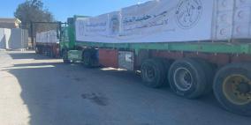 بدعم من وكالة الإمارات للمساعدات الدولية .. عبور قافلة مساعدات جديدة عبر معبر كرم أبو سالم إلى غزة