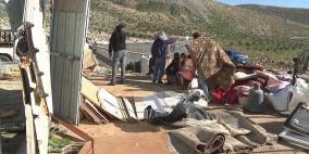 خاص| تهجير قسري لتجمع خربة يرزا.. اعتداءات المستوطنين تدفع 11 عائلة لمغادرة منازلها