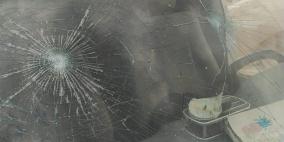 مستوطنون يعتدون على مركبة مواطن في الأغوار الشمالية