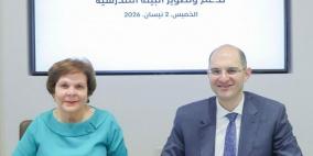 بنك فلسطين ومؤسسة "نُعلّم لفلسطين" يوقّعان اتفاقية شراكة استراتيجية لتطوير البيئة التعليمية في المدارس