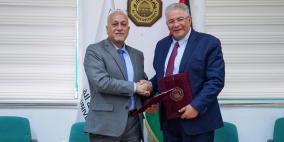 جامعة القدس ومركز تطوير يوقعان اتفاقية لتنفيذ مشروع "دخل مستدام للشباب"