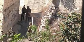 قوات الاحتلال تعتقل مواطنا وتطارد رعاة الأغنام في مسافر يطا