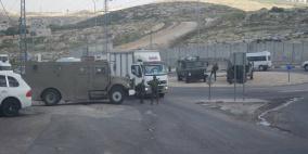 الاحتلال يشدد إجراءاته العسكرية على حاجز حزما شمال شرق القدس