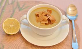 شوربة العدس تجمع الدفء والفائدة الغذائية