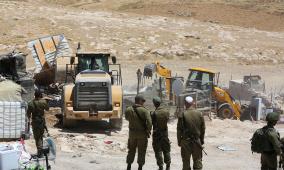 جرافات الاحتلال تهدم مساكن في بلدة عناتا شرق القدس المحتلة