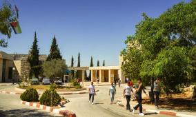 جامعة بيرزيت تعلن التحول للتعليم الالكتروني