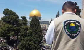 الاحتلال يبعد حارسا في المسجد الأقصى لمدة أسبوع