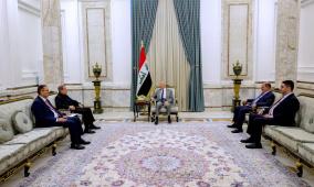 أبو ردينة يسلّم رسالة من الرئيس إلى نظيره العراقي