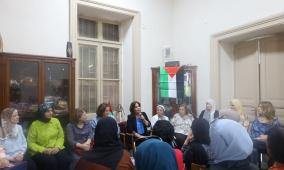 الخليلي تلتقي النساء الفلسطينيات المهجرات قسراً  إلى جمهورية مصر العربية