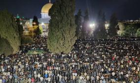 35 ألف مصل يؤدون صلاتي العشاء والتراويح في المسجد الأقصى