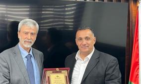 بلدية بيرزيت تكرّم المدير العام عبد الخالق الكرمي
