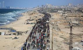 آلاف النازحين يعودون إلى مدينة غزة مع دخول وقف إطلاق النار حيز التنفيذ