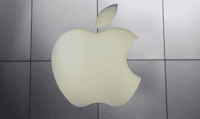 "أبل" تعلن نهاية عصر تقنية شهيرة في هواتف آيفون 18