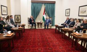 الرئيس عباس يستقبل رئيس مكتب الممثلية الكندية لدى فلسطين