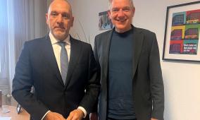 السفير عرفة يجتمع مع رئيس حزب اليسار الألماني