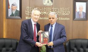 برهم يستقبل وفدًا بريطانيًا لبحث سبل تطوير التعليم وتعزيز الشراكة الثنائية