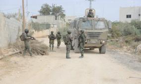 الاحتلال يواصل عدوانه على طولكرم لليوم الـ283 ويجرف مدخل مخيميها