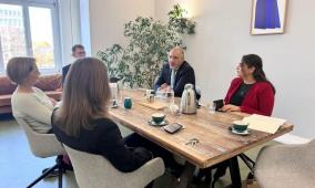 السفير ليث عرفة يطلع رئيسة حزب الخضر الألماني على آخر المستجدات في فلسطين