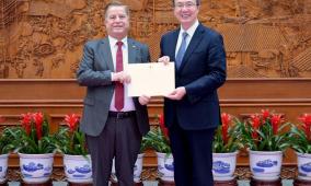 جواد عواد يقدم أوراق اعتماده إلى الخارجية الصينية سفيرا لدولة فلسطين