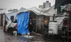 الرئاسة تناشد للإسراع في إدخال البيوت الجاهزة والخيام لغزة