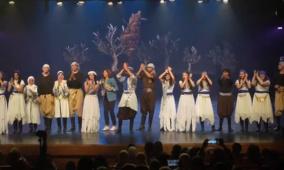 "أوف ستيج" تطلق عرضها الفني الجديد "تراب وسما" مجسّدًا الحكاية الفلسطينية بين الأرض والحرية