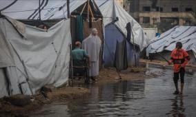 خاص| غزة تغرق في المأساة: خيام ممزقة ونازحون في العراء… وغياب التدخل يزيد الكارثة اتساعًا