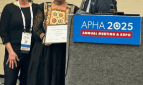 الدكتورة جُمَانة عودة أول عربية تحصل على  جائزة "العدالة الصحية – قسم الإعاقة"  من الجمعية الأمريكية للصحة العامة