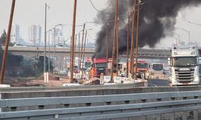 إغلاق شارع رقم 1 بعد اندلاع حريق في شاحنة باللد