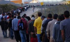 الاحتلال ينهي خدمات عمال فلسطينيين في البحر الميت