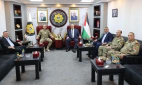 وزير الداخلية يتفقد محافظة أريحا والأغوار ويقدم محاضرة لدورة كبار الضباط الـ23