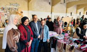 القنصلية الفلسطينية بالإسكندرية تشارك العائلات الفلسطينية في بازار عيد الميلاد