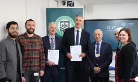 كلية الطب في الجامعة العربية الأمريكية تواصل حضورها الدولي بجولة عمل في جامعات بريطانية مرموقة