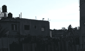 الاحتلال يهدم منزلاً في دير قديس غرب رام الله