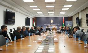 لقاء حكومي– إعلامي يبحث تحديات الإذاعات المحلية وسبل دعمها وتعزيز استدامتها