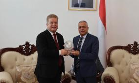 السفير عواد يطلع نظيره اليمني على مستجدات الأوضاع في فلسطين 