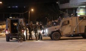 الاحتلال يعتقل سيدة ومسنا و4 أطفال من بلدتي يطا وبيت أمر بالخليل