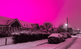 سماء وردية بمدينة بريطانية تثير الرعب بين السكان