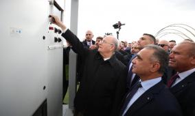 "نور طوباس" مصطفى يفتتح أكبر محطة للطاقة الشمسية في فلسطين