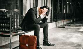 دراسة: فقدان الوظيفة يدفع 38% إلى الانغلاق العاطفي