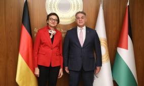 محافظ سلطة النقد يلتقي رئيسة الممثلية الألمانية ويبحثان آفاق التعاون المشترك