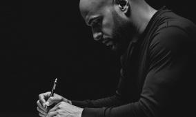 إيهاب غيث.. من كتابة الأغنية وإنتاجها إلى ريادة إخراجها بالذكاء الاصطناعي