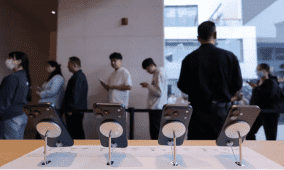 "آيفون يتصدر سوق الهواتف في الصين"