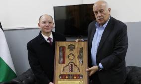 الرجوب يستقبل السفير الصيني في زيارة وداعية