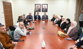 السفير اللوح يطلع الكتاب والأدباء الفلسطينيين في القاهرة على آخر المستجدات