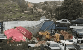 الاحتلال يهدم منشآت تجارية وزراعية ويقتلع 100 شجرة زيتون ويجرف أراضي بمحافظة الخليل