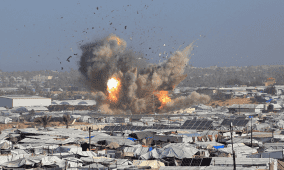 الاحتلال يواصل خروقاته في غزة: نسف منازل وقصف مدفعي بعد يوم دام