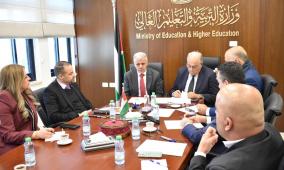 اللجنة العليا للمنح الدراسية تعقد اجتماعها في مقر "التربية والتعليم"