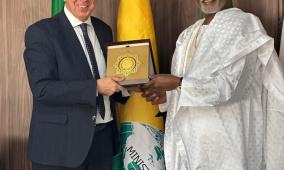 السفير الحموري يطلع وزير خارجية نيجيريا على التطورات الميدانية